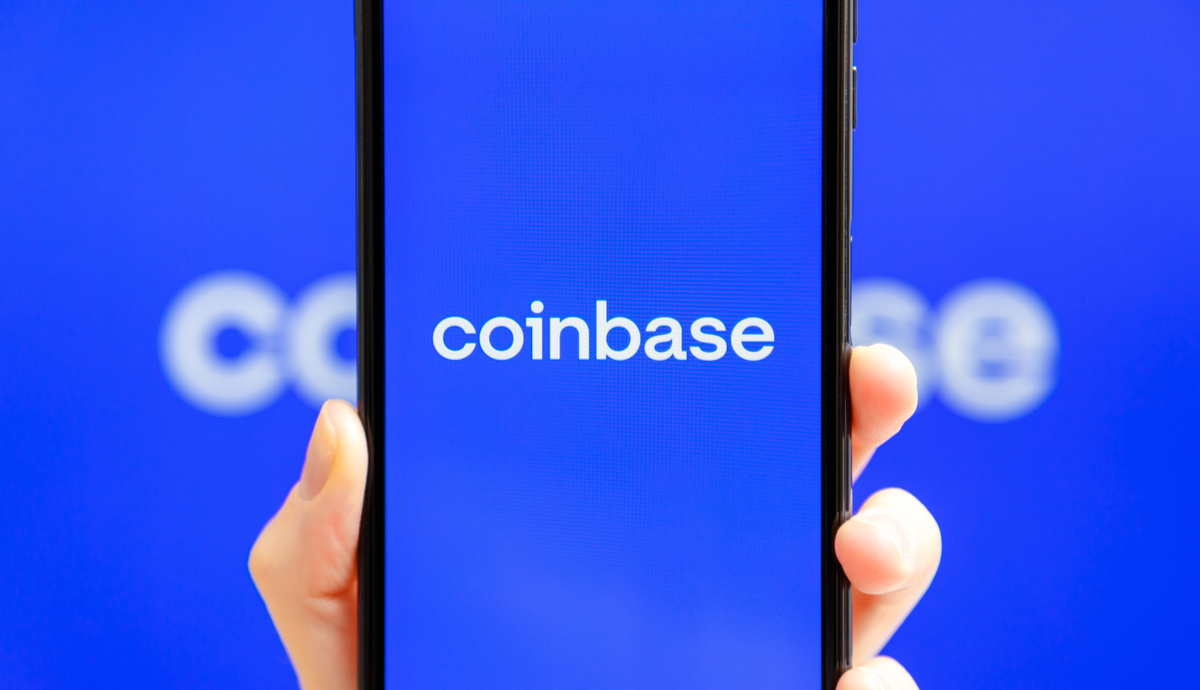 Banco rebaixa ações da Coinbase e diz que corretora terá que demitir mais funcionários