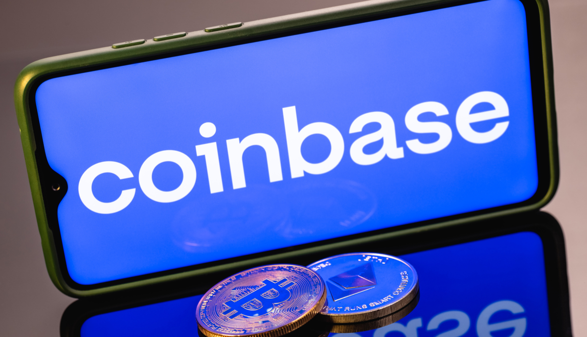 Ações da Coinbase derretem e sócia vende US$ 75 milhões em participação