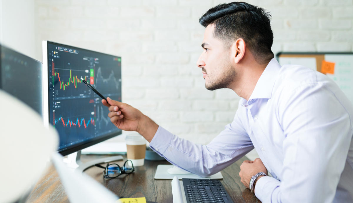 Manhã Cripto: Bitcoin (BTC) e Ethereum (ETH) fecham o mês andando de lado; token decola 17% após decisão judicial