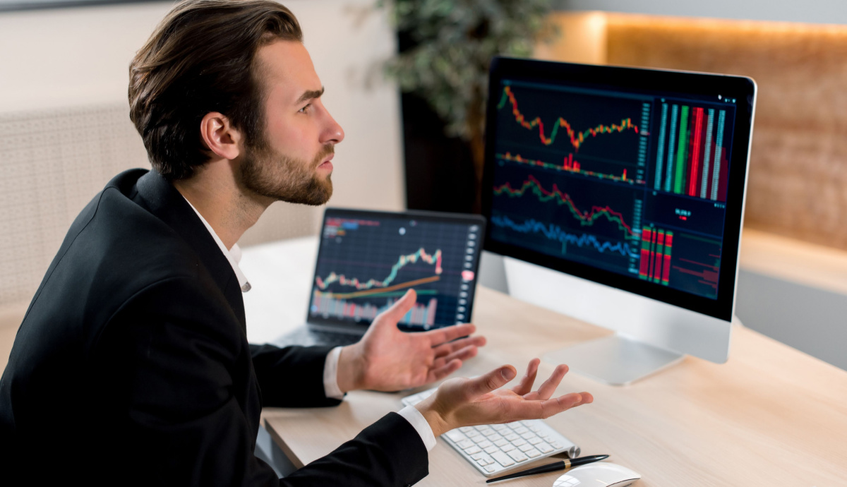 Manhã Cripto: Bitcoin (BTC) anda de lado e Ethereum (ETH) se recupera; mercados seguem tensos com Rússia e juros