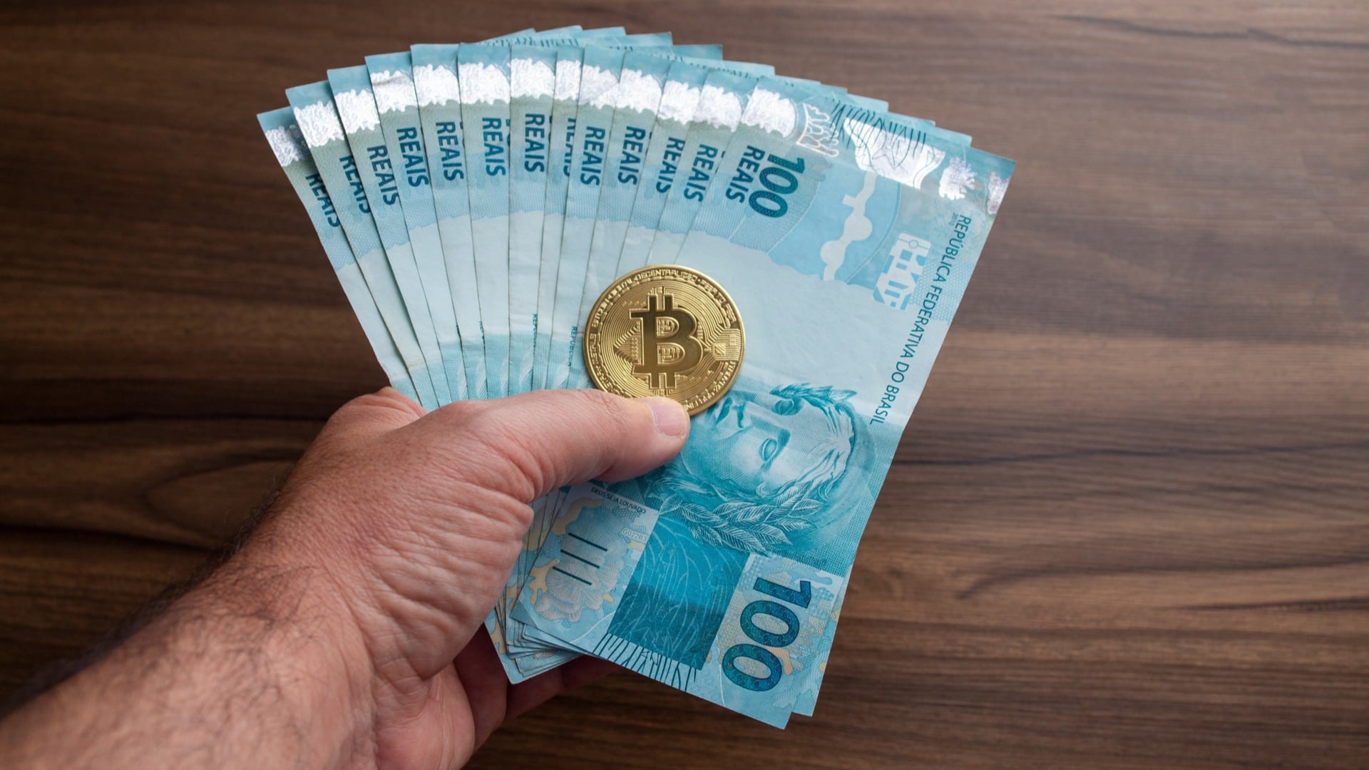 Ex-bancário é acusado de roubar R$ 580 mil em criptomoedas