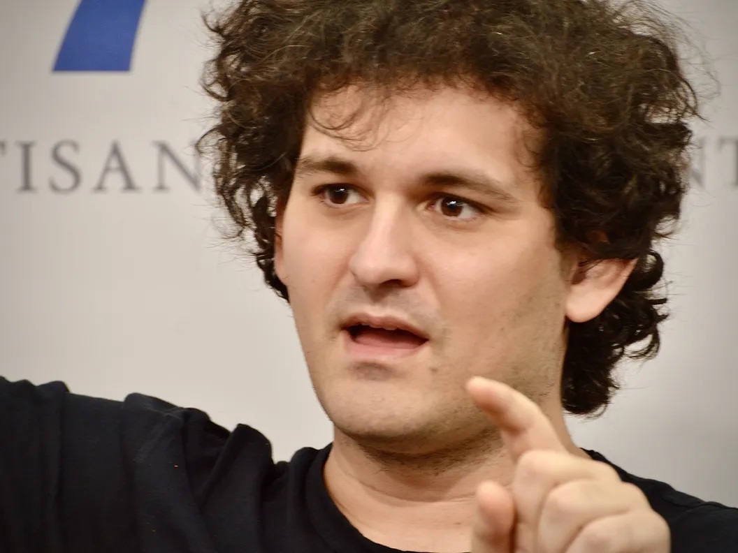 Alameda, empresa-irmã da FTX, emprestou US$ 1 bilhão para o ex-CEO Sam Bankman-Fried